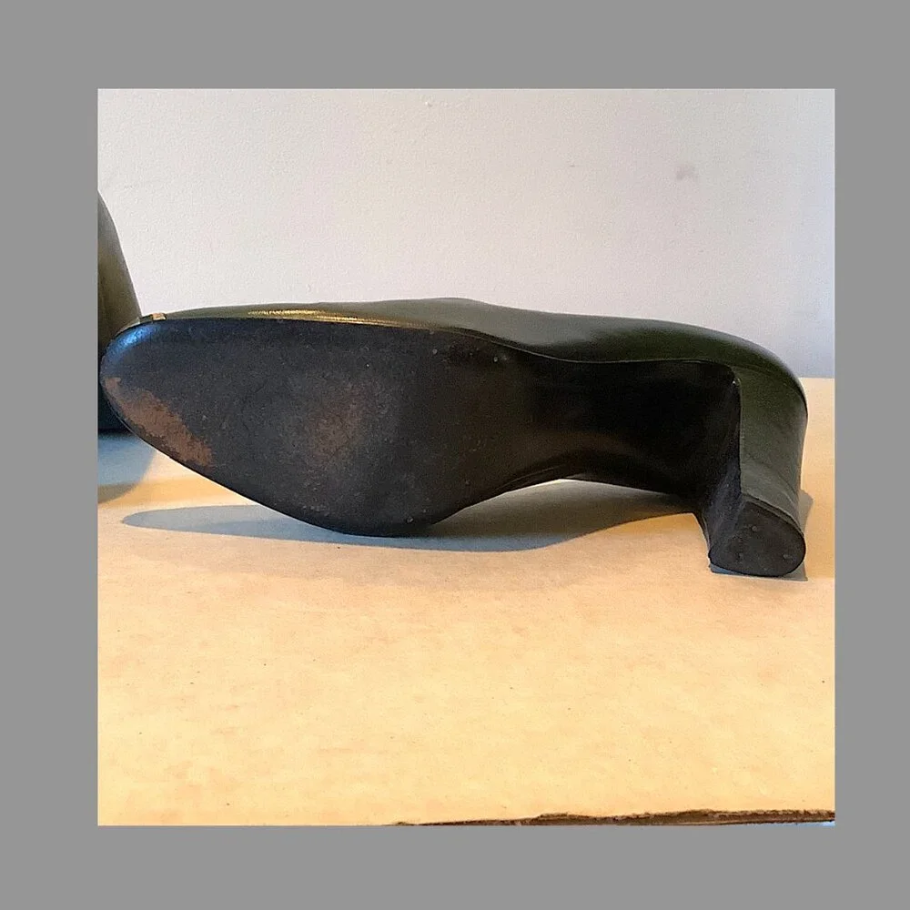 Kurt Geiger VINTAGE 1970S ITALY SHOES: Forest LEATHER Pumps , 2 1/2" heel - Picture 11 of 12